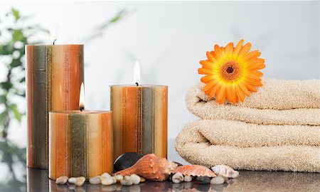 simsearch:400-04881211,k - Lighted candles with an orange gerbera on towels and sea shells Stock Photo - Budget Royalty-Free & Subscription, Code: 400-04881205