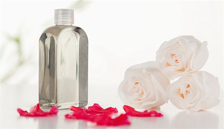 simsearch:400-04881211,k - Glass flask with petals and roses Stock Photo - Budget Royalty-Free & Subscription, Code: 400-04881242