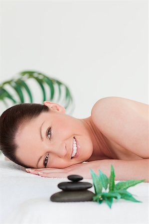 simsearch:400-04881816,k - Close up of a happy young woman in a spa Stockbilder - Microstock & Abonnement, Bildnummer: 400-04881737
