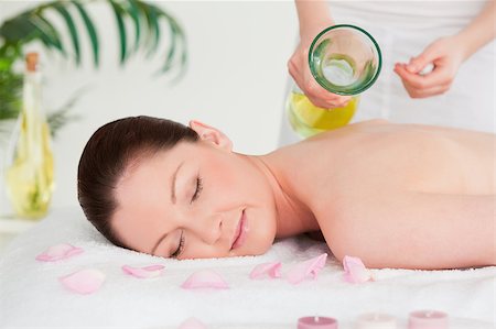 resort outdoor bed - Masseuse versing massage oil on a beautiful woman's back in a spa Photographie de stock - Aubaine LD & Abonnement, Code: 400-04881821