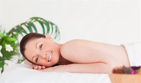 pot-pourri - Smiling woman on a massage table Fotografie stock - Microstock e Abbonamento, Codice: 400-04881830
