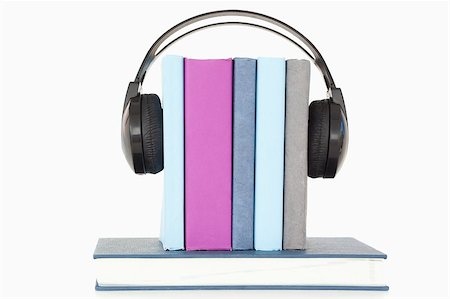 simsearch:400-04434314,k - Headphones around books against a white background Photographie de stock - Aubaine LD & Abonnement, Code: 400-04882267