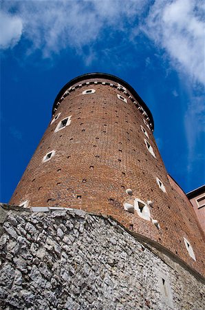 simsearch:400-05316223,k - Wawel Castle tower. Krakow. Poland. Medieval history memorial Foto de stock - Super Valor sin royalties y Suscripción, Código: 400-04882530