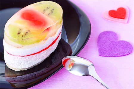 simsearch:400-04615795,k - Closeup of cake with jelly and fruits on a black plate with Valentine`s day heart shaped decorations on a purple background Stockbilder - Microstock & Abonnement, Bildnummer: 400-04882754