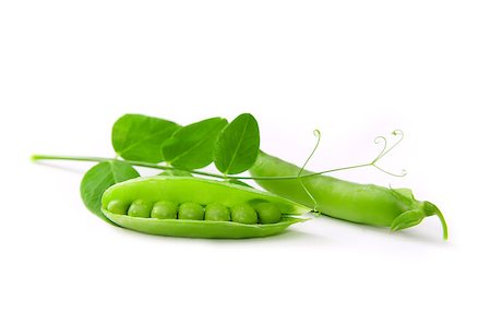simsearch:400-05294178,k - green peas isolated on a white background Stockbilder - Microstock & Abonnement, Bildnummer: 400-04883627