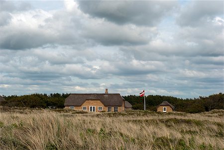 simsearch:400-04879625,k - Sommerhouse and Danish flag out the dunes a summer day. Photographie de stock - Aubaine LD & Abonnement, Code: 400-04883791