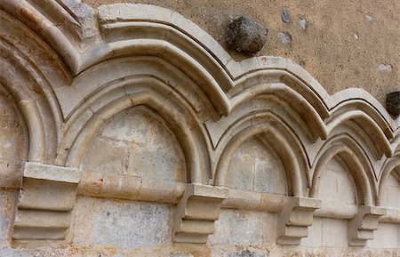 roxxer (artist) - cascade of traditional gothic arches with simple archivolts on a religious building wall Fotografie stock - Microstock e Abbonamento, Codice: 400-04894289