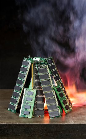 simsearch:400-04916699,k - burning random access memory in dark background Photographie de stock - Aubaine LD & Abonnement, Code: 400-04894982