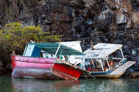 santa cruz island - Two abandoned boats shipwrecked along the rocks in the harbor at Puerto Ayora in the Galapagos Islands. Photographie de stock - Aubaine LD & Abonnement, Code: 400-04895646