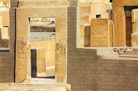 egyptian museum cairo - old building with ancient egypt hieroglyphics in cairo Photographie de stock - Aubaine LD & Abonnement, Code: 400-04895911