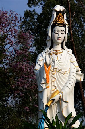 pattaya - statue in the gardens of the cinese temple in pattaya thailand Foto de stock - Super Valor sin royalties y Suscripción, Código: 400-04897262