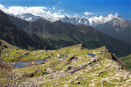 ssnowball (artist) - Small lake in high mountain during summer Foto de stock - Super Valor sin royalties y Suscripción, Código: 400-04897345