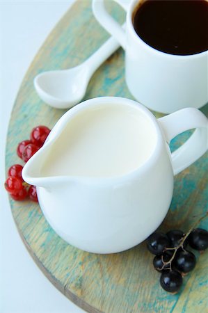 simsearch:400-04393799,k - white jug with milk and fruit on wooden background Stockbilder - Microstock & Abonnement, Bildnummer: 400-04897611