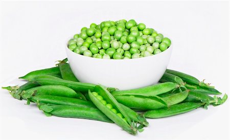 simsearch:400-05294178,k - Bowl with green peas the isolated on white background Stockbilder - Microstock & Abonnement, Bildnummer: 400-04898924
