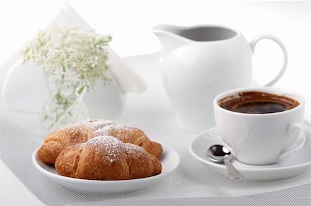 Breakfast with coffee and croissant Fotografie stock - Microstock e Abbonamento, Codice: 400-04899665