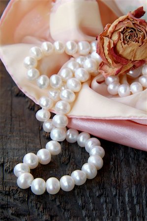 string of pearls for wedding - White pearls in a pink bag with dry rose Stock Photo - Budget Royalty-Free & Subscription, Code: 400-04899686