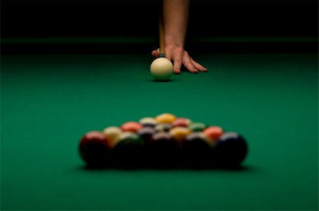 Person's hand ready to break billiard balls. Foto de stock - Super Valor sin royalties y Suscripción, Código: 400-04899712