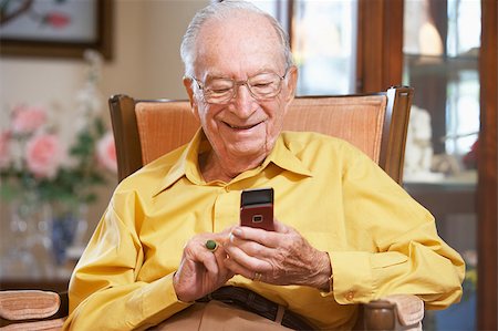 simsearch:400-04890264,k - Senior man text messaging Stock Photo - Budget Royalty-Free & Subscription, Code: 400-04890247