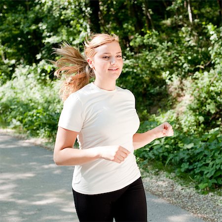 simsearch:400-06768313,k - Attractive young woman on a run in nature Photographie de stock - Aubaine LD & Abonnement, Code: 400-04890751