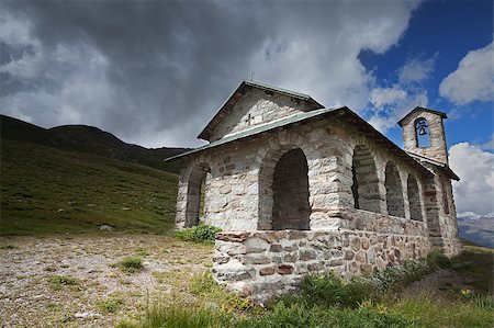 ssnowball (artist) - A small chapel in the mountains Foto de stock - Super Valor sin royalties y Suscripción, Código: 400-04890857