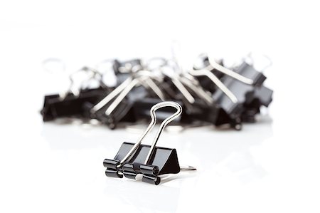 simsearch:400-07291516,k - A black binder clip against a white background Foto de stock - Super Valor sin royalties y Suscripción, Código: 400-04892145