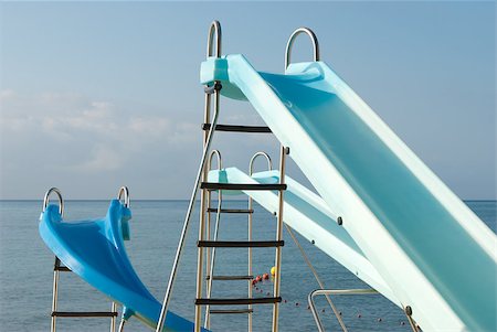 Several slides under the sun, waiting for beach fun Foto de stock - Super Valor sin royalties y Suscripción, Código: 400-04892313