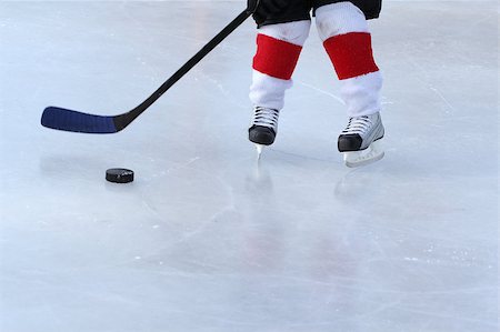 pond hockey - Young hockey player practising on a frozen pond Stock Photo - Budget Royalty-Free & Subscription, Code: 400-04892615