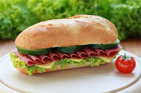 simsearch:400-06421213,k - Closeup of a fresh sandwich with salami. Foto de stock - Super Valor sin royalties y Suscripción, Código: 400-04892902