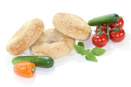 three sesame bagel with vegetables on white background Photographie de stock - Aubaine LD & Abonnement, Code: 400-04893038