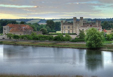 red fort - Beautiful sunrise over the Leeds Castle - Kent, Great Britain. HDR image Foto de stock - Super Valor sin royalties y Suscripción, Código: 400-04893401