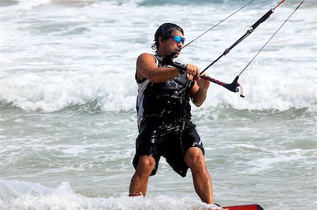 simsearch:400-04788791,k - Kiteboarder enjoy surfing in ocean. Vietnam Foto de stock - Super Valor sin royalties y Suscripción, Código: 400-04893429