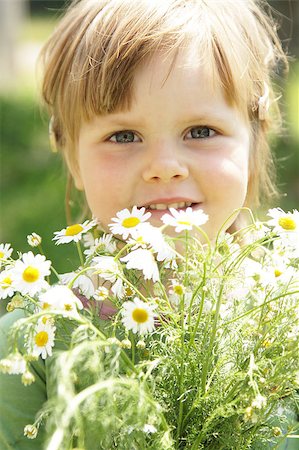 pulen (artist) - Little girl with daisies outdoor on sunny day Stock Photo - Budget Royalty-Free & Subscription, Code: 400-04893716