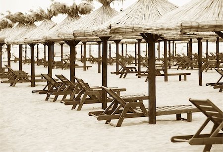 simsearch:400-07625542,k - Deserted beach. Sun beds on a white beach. Bulgaria. Gold sand Foto de stock - Super Valor sin royalties y Suscripción, Código: 400-04893796