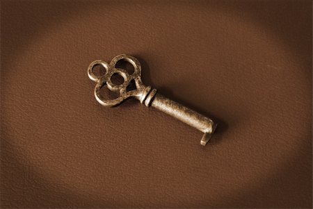 An antique key holds access to many old secrets. Foto de stock - Super Valor sin royalties y Suscripción, Código: 400-04904166