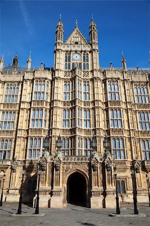 simsearch:400-07295620,k - Entrance door to Houses of Parliament, the home of British parliament Fotografie stock - Microstock e Abbonamento, Codice: 400-04904259