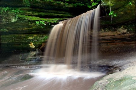 Lasalle Falls cuts through a canyon at Starved Rock State Park in central Illinois. Stock Photo - Budget Royalty-Free & Subscription, Code: 400-04904292