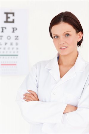 simsearch:400-07630065,k - A female optician with crossed arms and eye test Foto de stock - Super Valor sin royalties y Suscripción, Código: 400-04905138