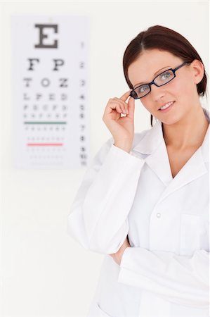 simsearch:400-07630065,k - A female optician with glasses and eye test in office Foto de stock - Super Valor sin royalties y Suscripción, Código: 400-04905140