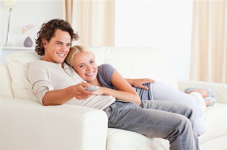 elegant tv room - Couple cuddling while watching TV in their living room Foto de stock - Super Valor sin royalties y Suscripción, Código: 400-04905753