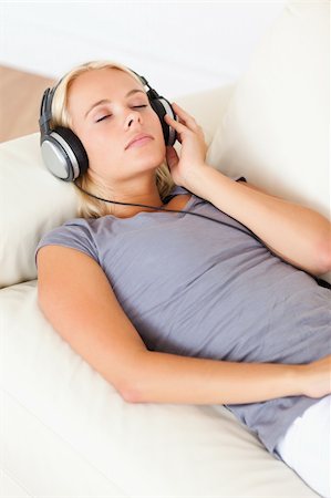 simsearch:400-04418454,k - Portrait of a gorgeous woman listening to music in her living room Foto de stock - Royalty-Free Super Valor e Assinatura, Número: 400-04905825