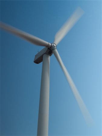 simsearch:400-04339274,k - Wind turbines spinning Fotografie stock - Microstock e Abbonamento, Codice: 400-04907690