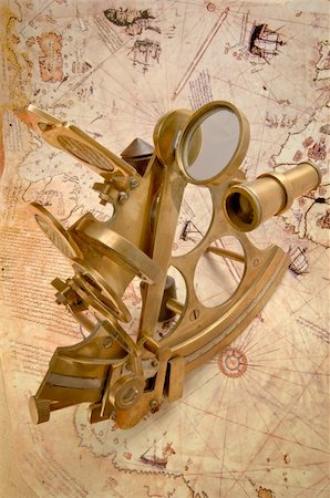 sextant - Antique brass sextant and map Photographie de stock - Aubaine LD & Abonnement, Code: 400-04908051