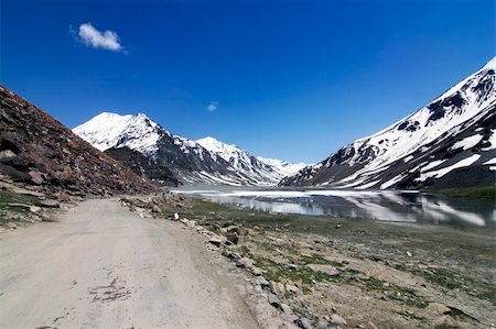 simsearch:400-06746836,k - Leh Manali Highway though the high mountains, Ladakh, Jammu and Kashmir, India Photographie de stock - Aubaine LD & Abonnement, Code: 400-04908150