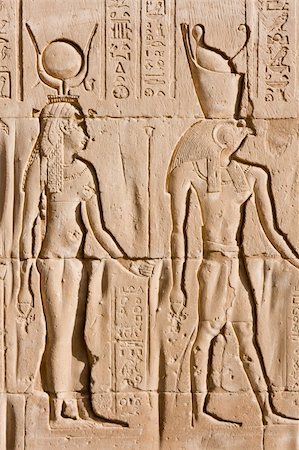 Egyptian hieroglyphs depicting a man and a woman Foto de stock - Super Valor sin royalties y Suscripción, Código: 400-04908224