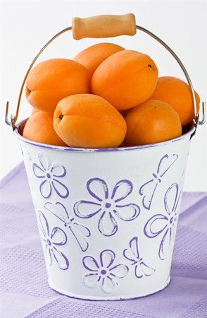 Ripe fresh apricot in white bucket shallow DOF Fotografie stock - Microstock e Abbonamento, Codice: 400-04909333