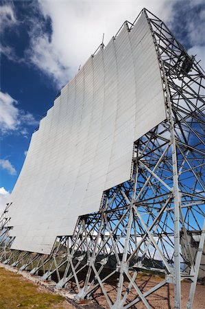 pistolet radar - Ex Nato military post at the top of an hill, used during the cold war for communication Photographie de stock - Aubaine LD & Abonnement, Code: 400-04909608