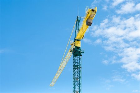 simsearch:400-04422019,k - yellow with green crane against a partly clouded blue sky Fotografie stock - Microstock e Abbonamento, Codice: 400-04900164
