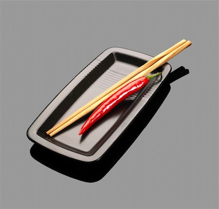 simsearch:400-05732421,k - fresh red chili peppers on a plate with chopsticks over grey reflective surface Photographie de stock - Aubaine LD & Abonnement, Code: 400-04900301