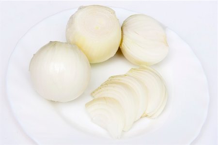 Onion on the white plate Stock Photo - Budget Royalty-Free & Subscription, Code: 400-04900345