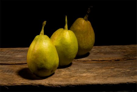 autumn fresh pears over old wood board Stock Photo - Budget Royalty-Free & Subscription, Code: 400-04901023